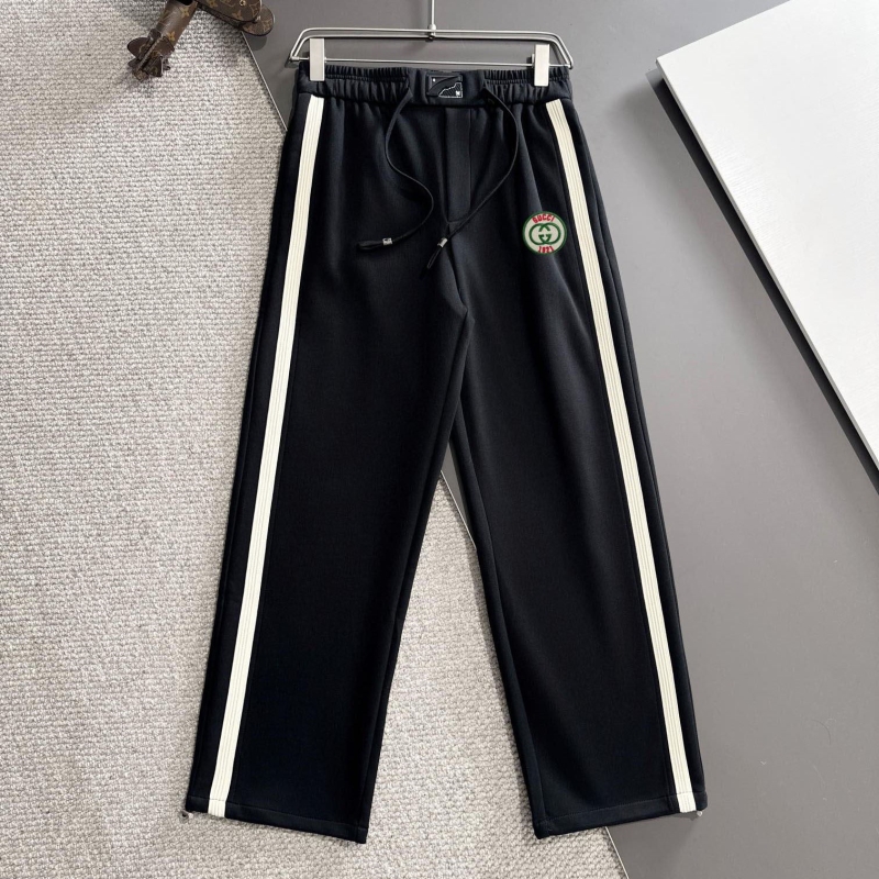 G*u*i pants